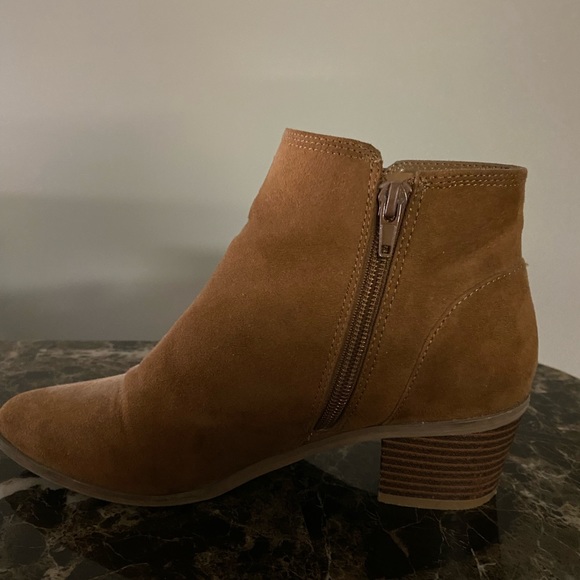 Tan ankle booties - Picture 3 of 3